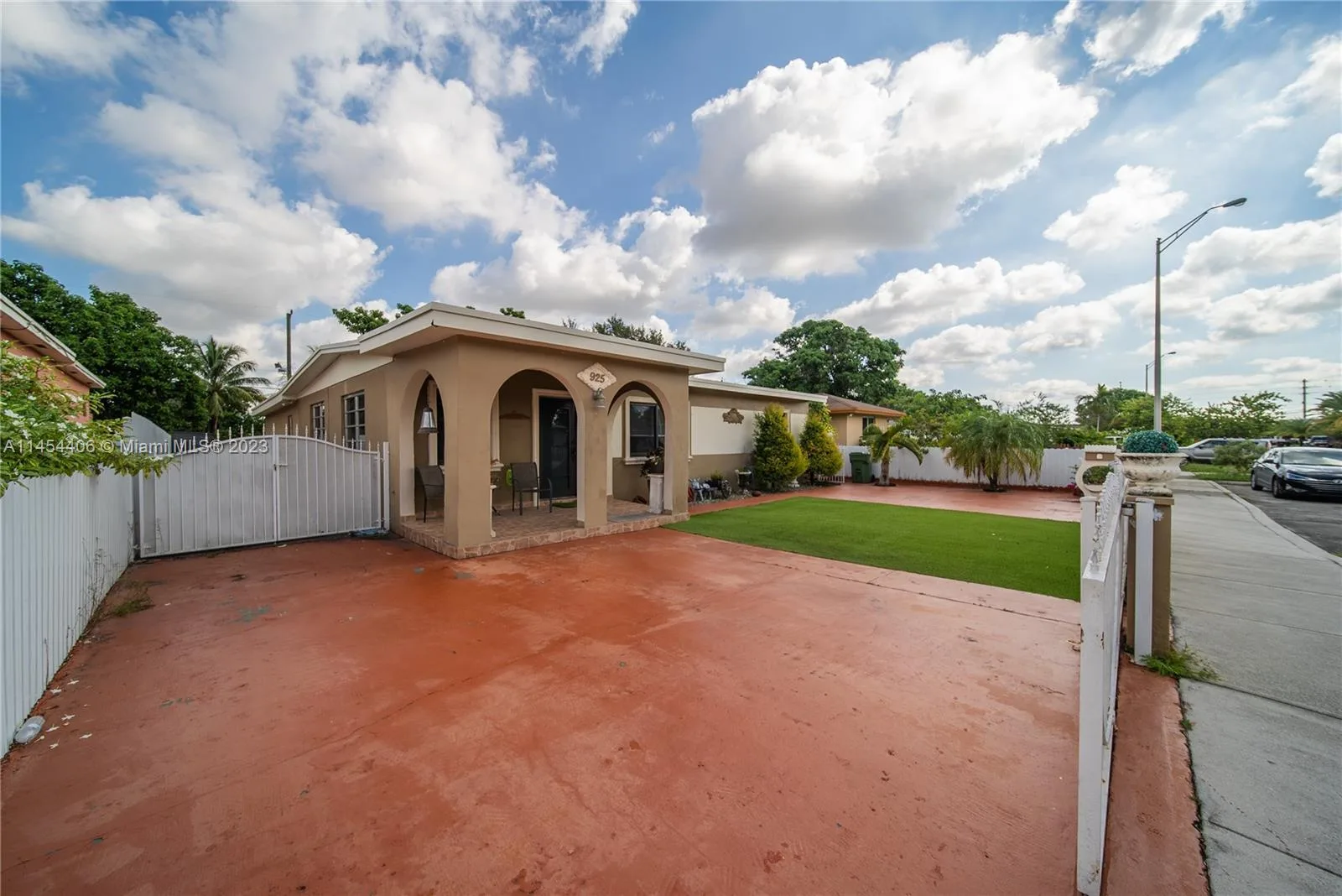 925 E 29th St, Hialeah, FL 33013 photo 3