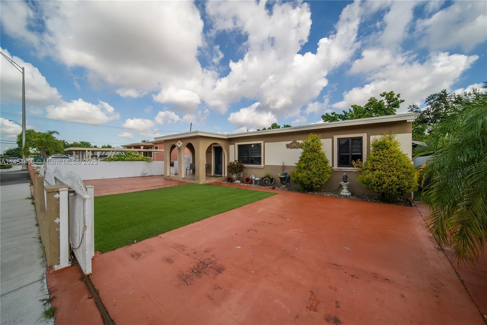 925 E 29th St, Hialeah, FL 33013 photo 5