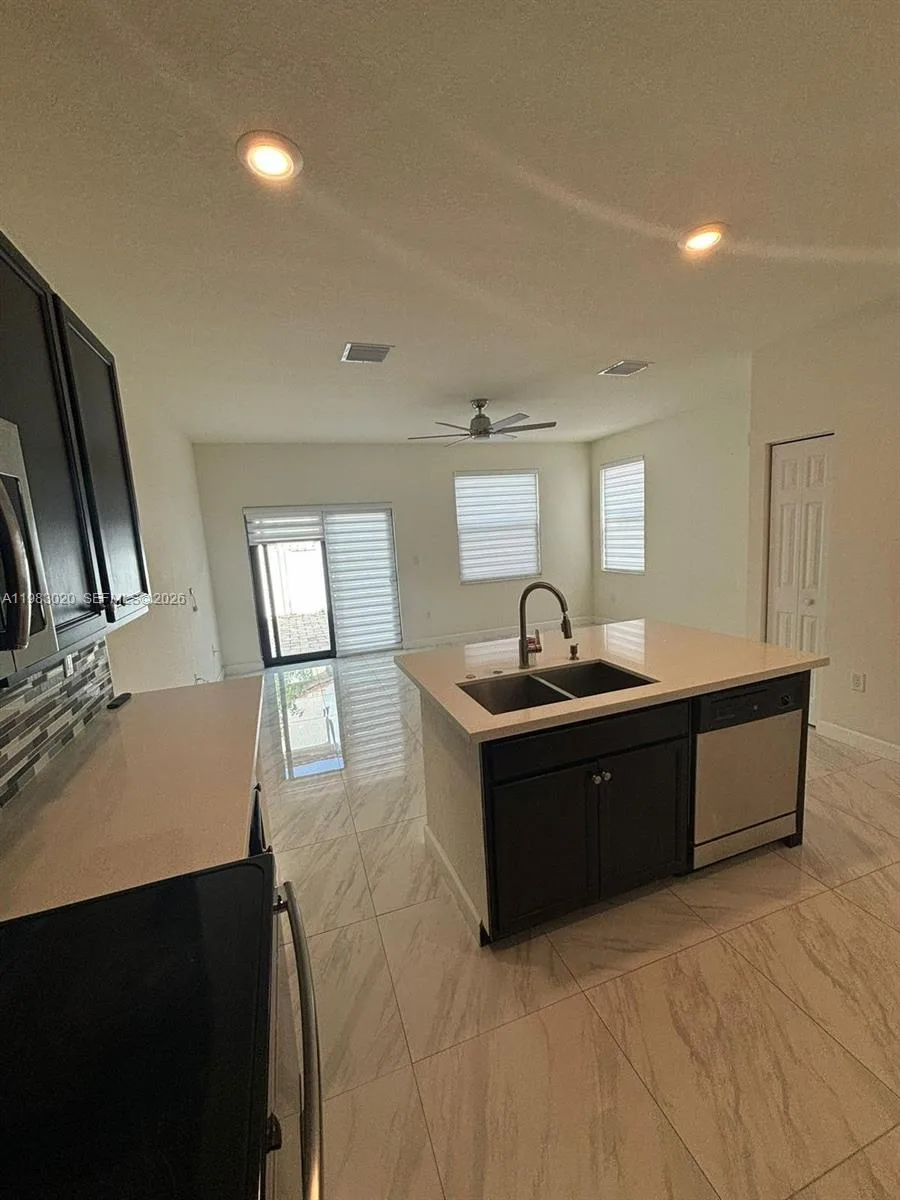 3337 W 105th Ter, Hialeah, FL 33018 photo 12