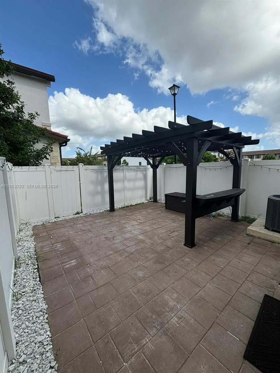 3337 W 105th Ter, Hialeah, FL 33018 photo 2