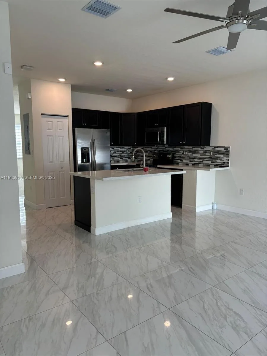 3337 W 105th Ter, Hialeah, FL 33018 photo 5