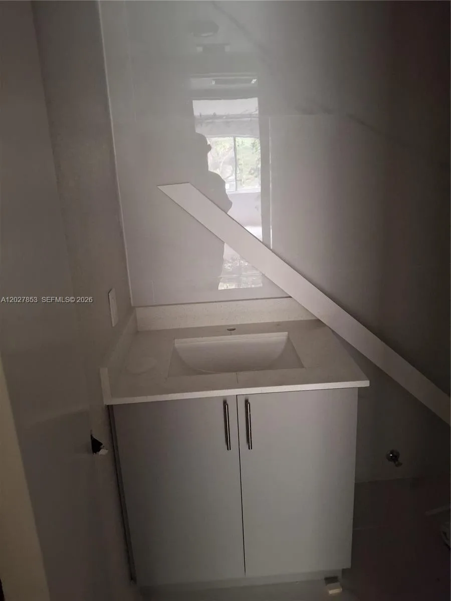 13480 NE 6th Ave # 207, North Miami, FL 33161