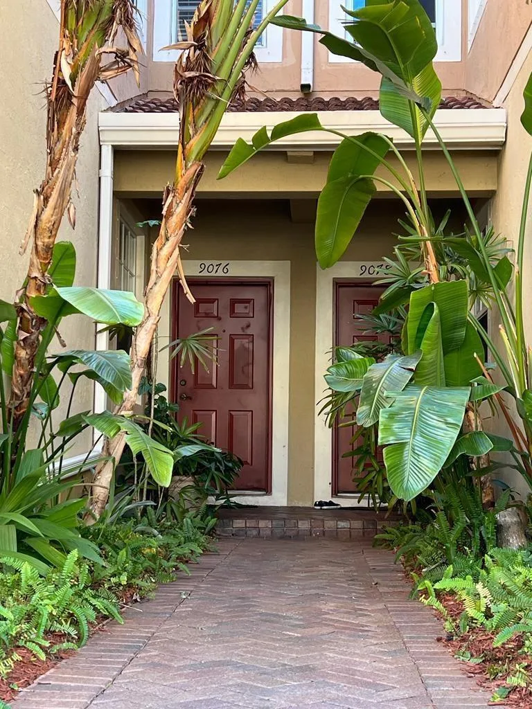 9076 PRESTON Place # 9076, Tamarac, FL 33321 photo 2