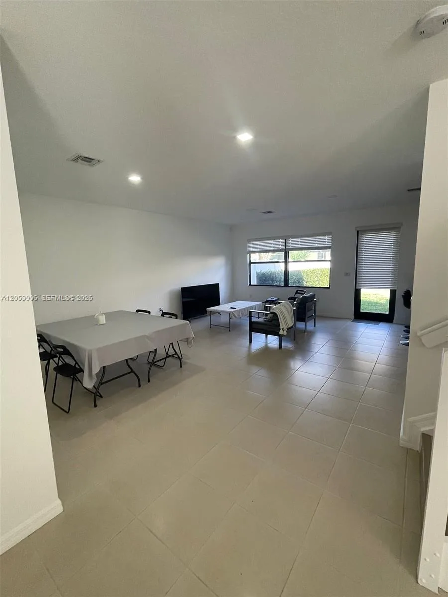 747 NE 193rd St # 0, Miami, FL 33179 photo 3