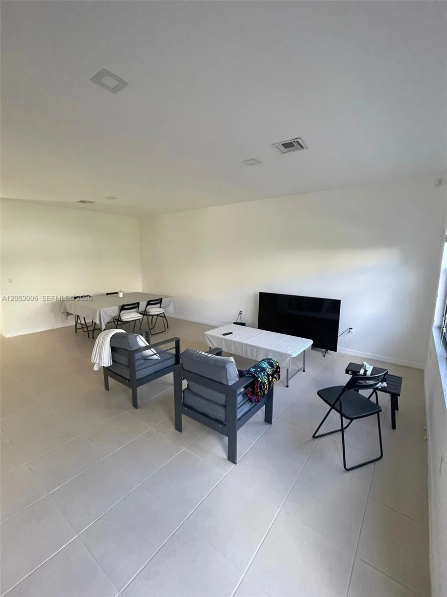 747 NE 193rd St # 0, Miami, FL 33179 photo 4