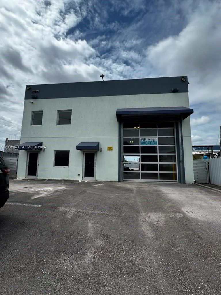 10810 NW 22nd St, Sweetwater, FL 33172