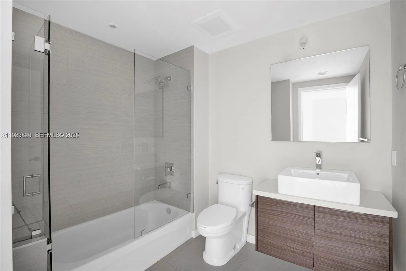 1010 SW 2nd Ave # 1804, Miami, FL 33130 photo 11