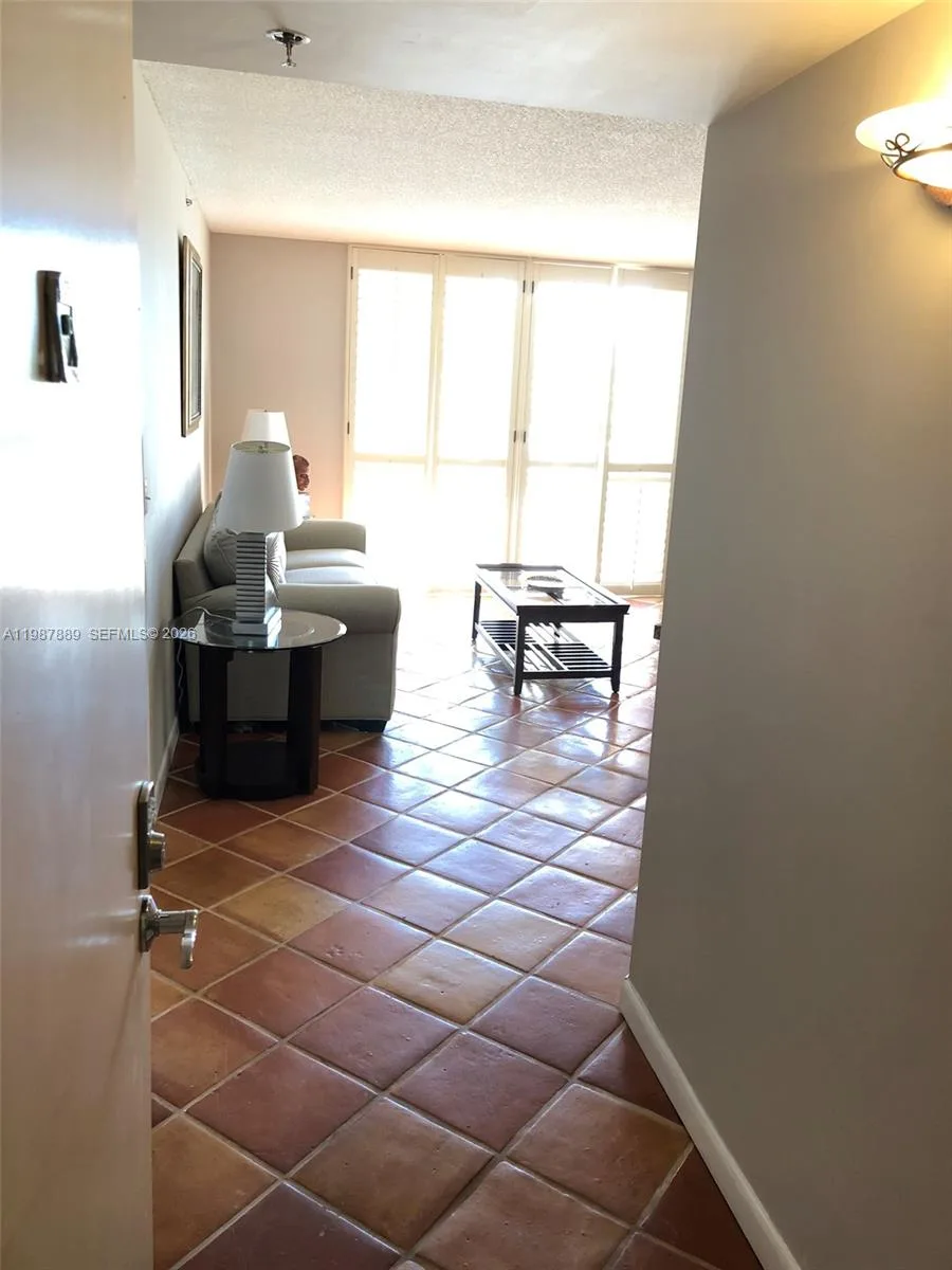 19901 E Country Club Dr # 2206, Aventura, FL 33180