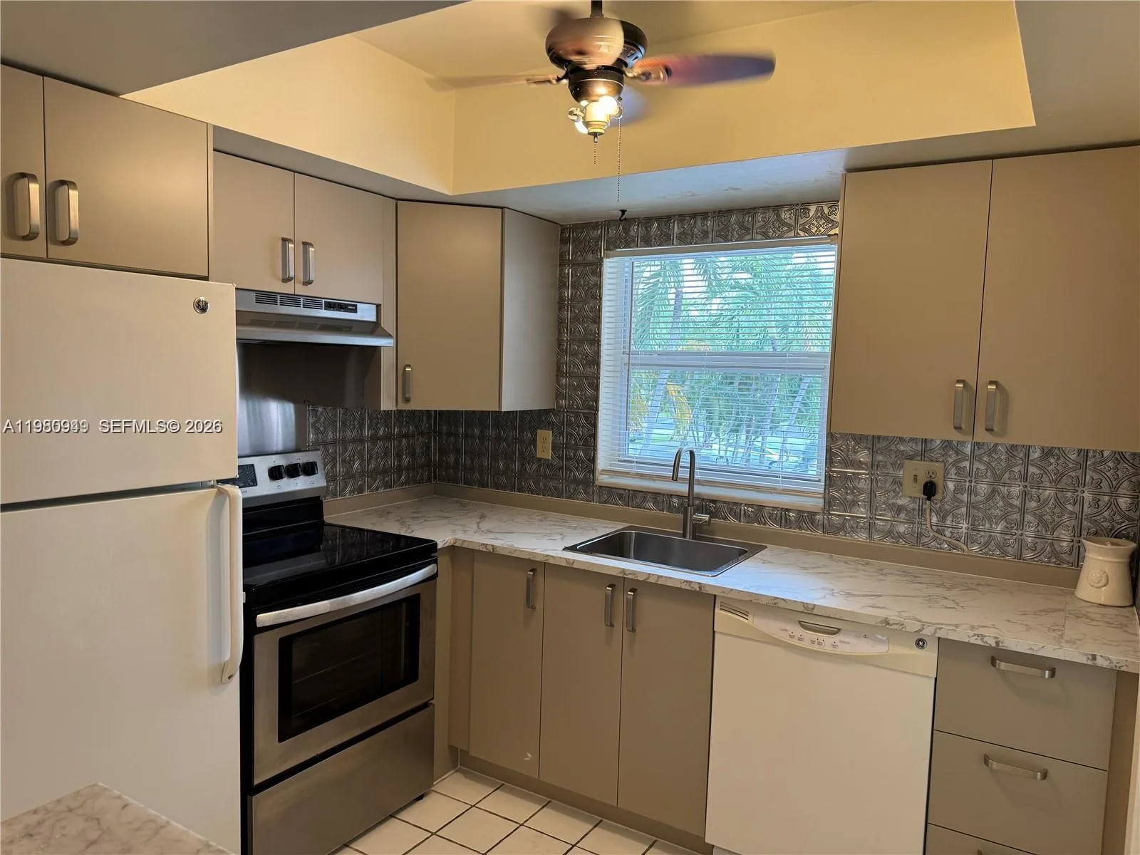 100 SE 6th Ave # 207, Pompano Beach, FL 33060 photo 5