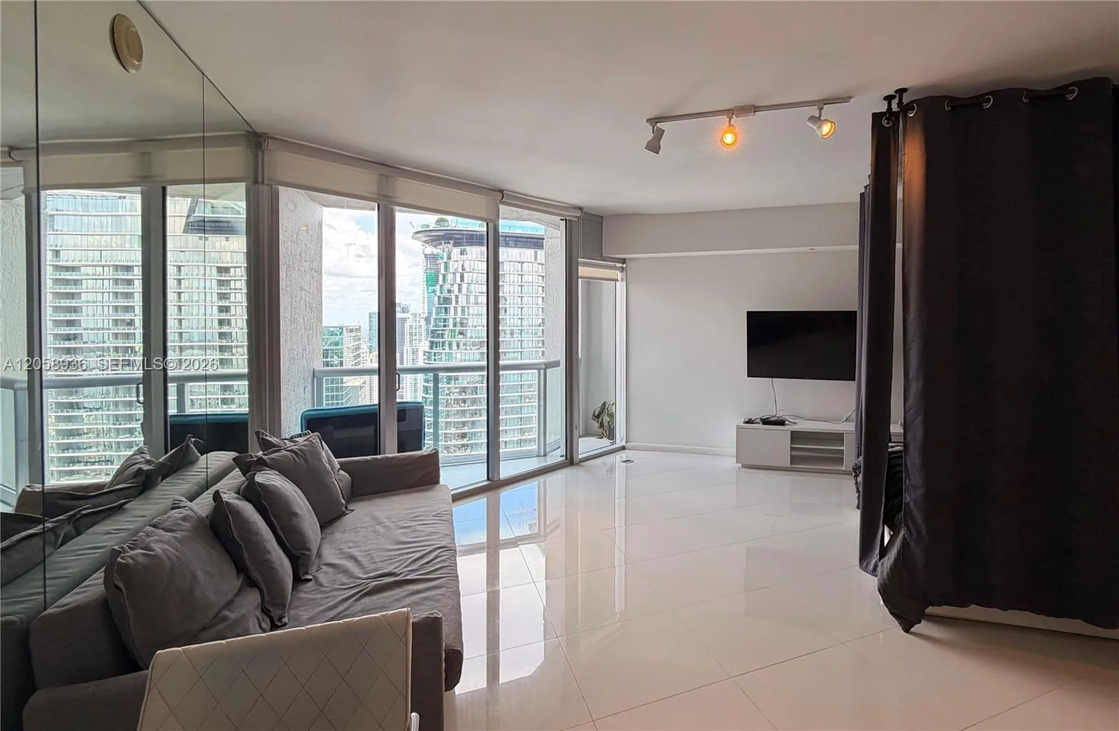 475 Brickell Ave # 5008, Miami, FL 33131