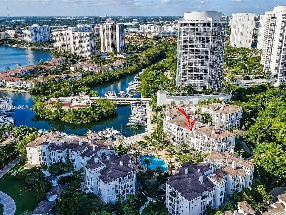 3900 Island Blvd # B-303, Aventura, FL 33160