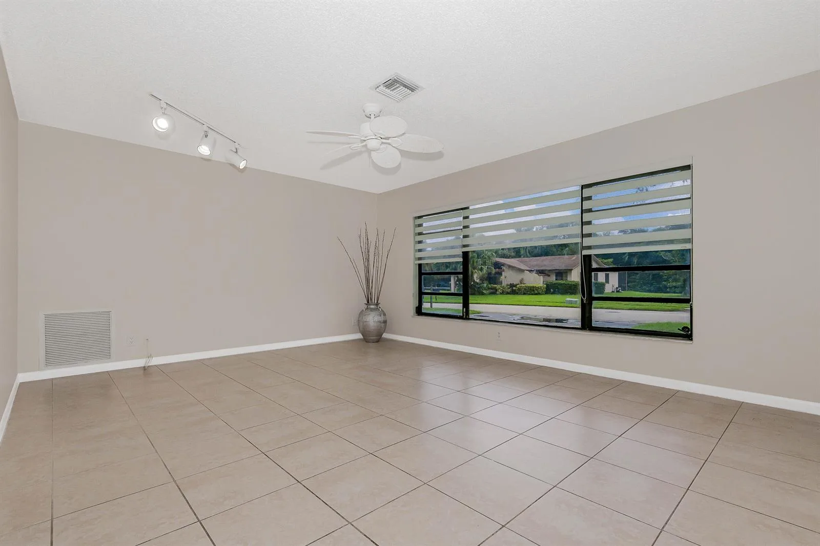2831 NW 51ST Terrace, Margate, FL 33063 photo 4