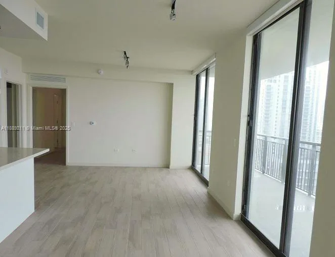 999 SW 1st Ave # 2103, Miami, FL 33130 photo 4