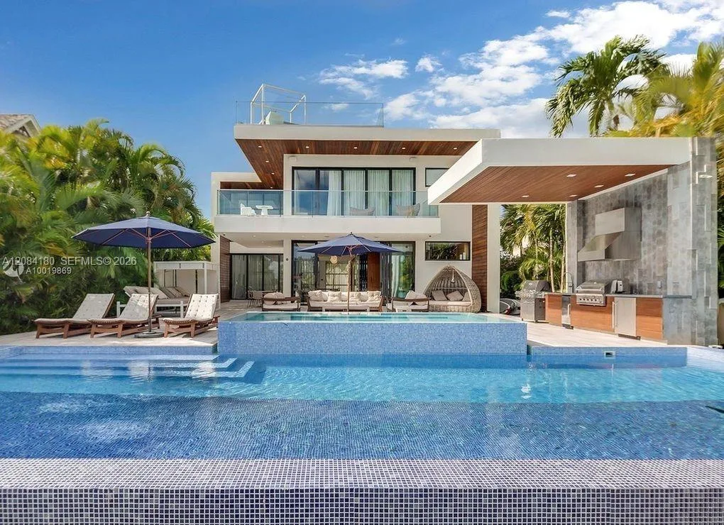 321 E Dilido Dr, Miami Beach, FL 33139