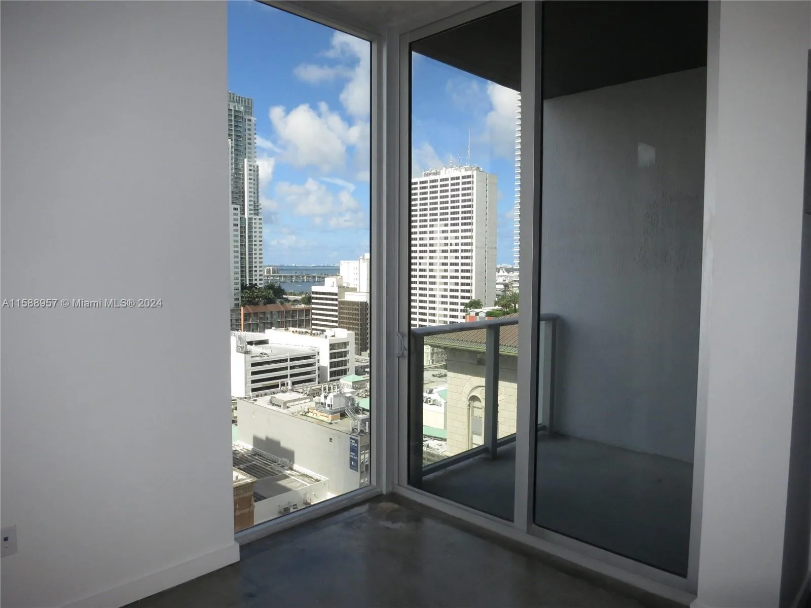 151 SE 1 St # 1704, Miami, FL 33131 photo 3