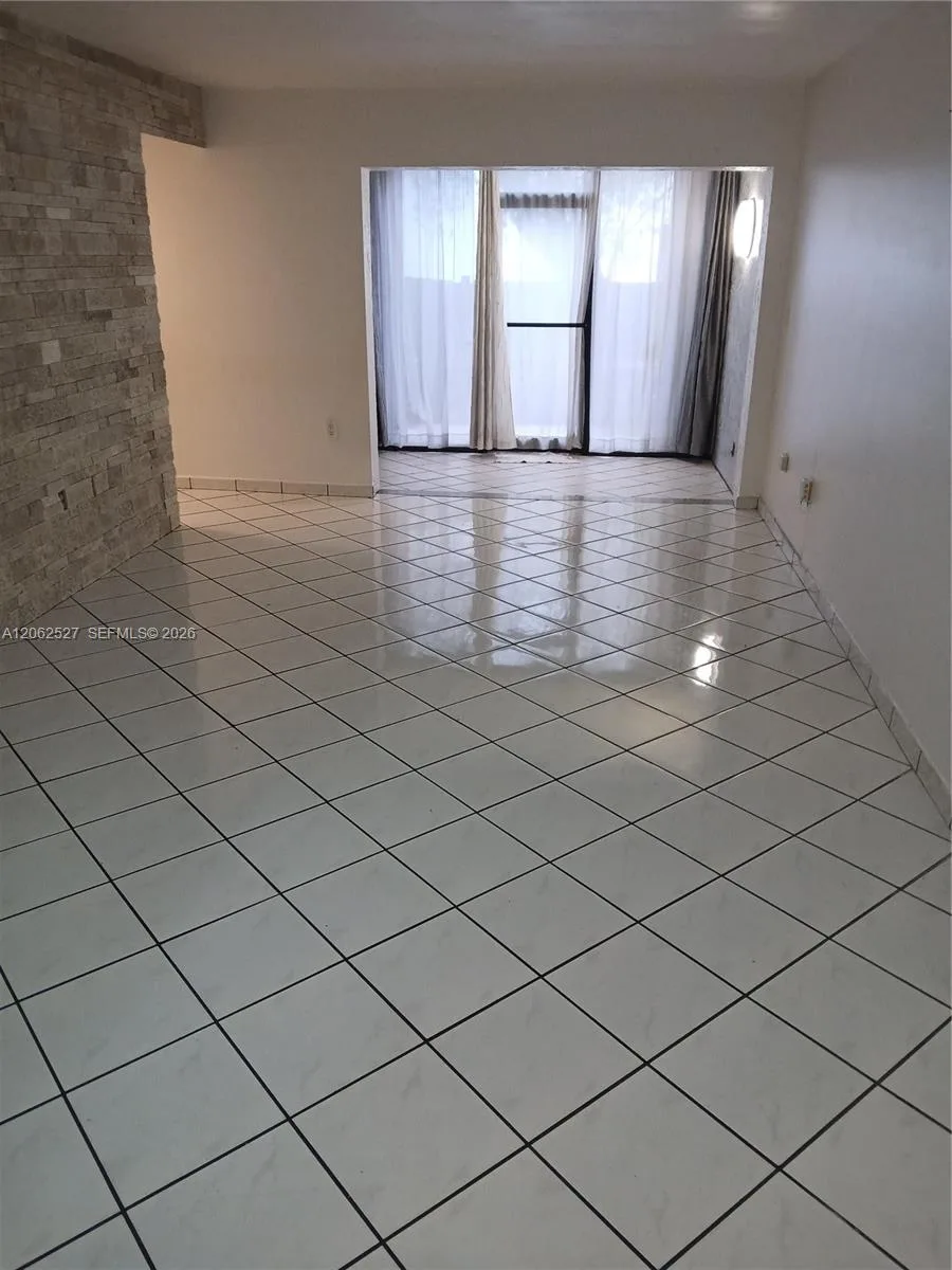 9403 Fontainebleau Blvd # 110, Miami, FL 33172