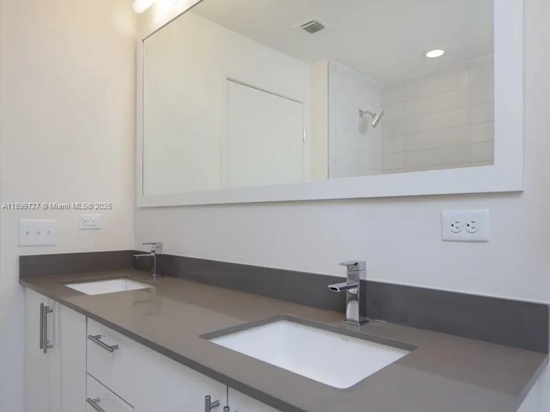 999 SW 1st Ave # 2016, Miami, FL 33130 photo 12