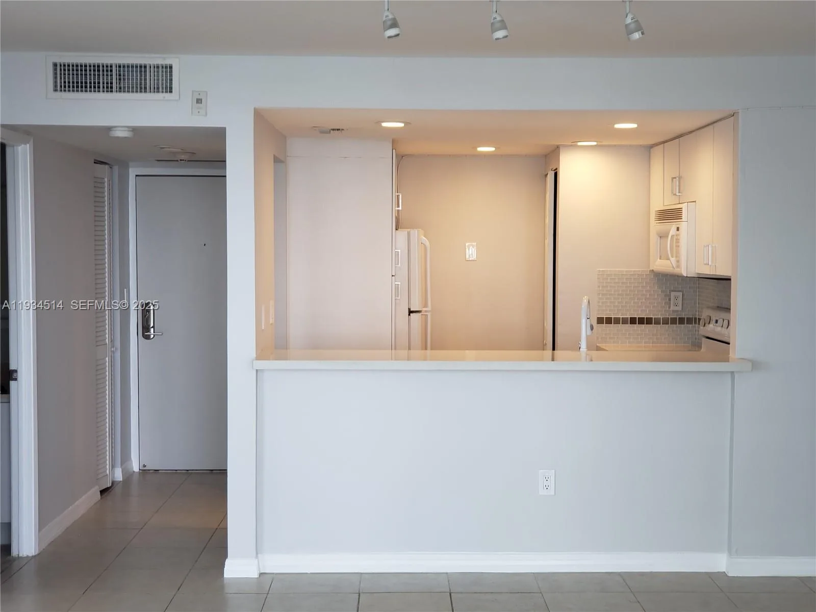 600 NE 36th St # 1116, Miami, FL 33137 photo 3