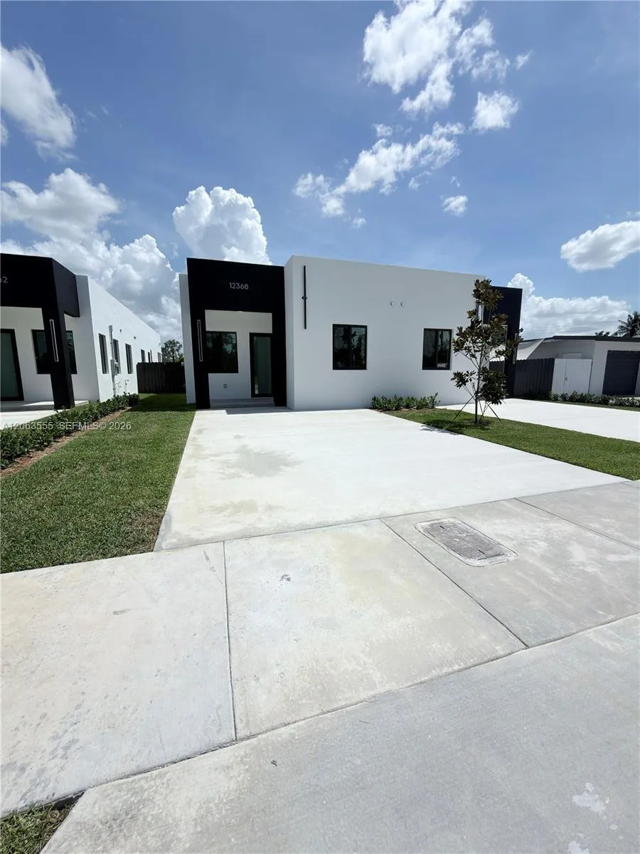 12368 SW 219th St, Miami, FL 33170 photo 2