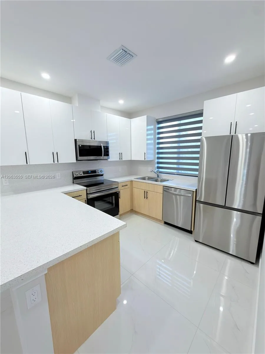 12368 SW 219th St, Miami, FL 33170 photo 4