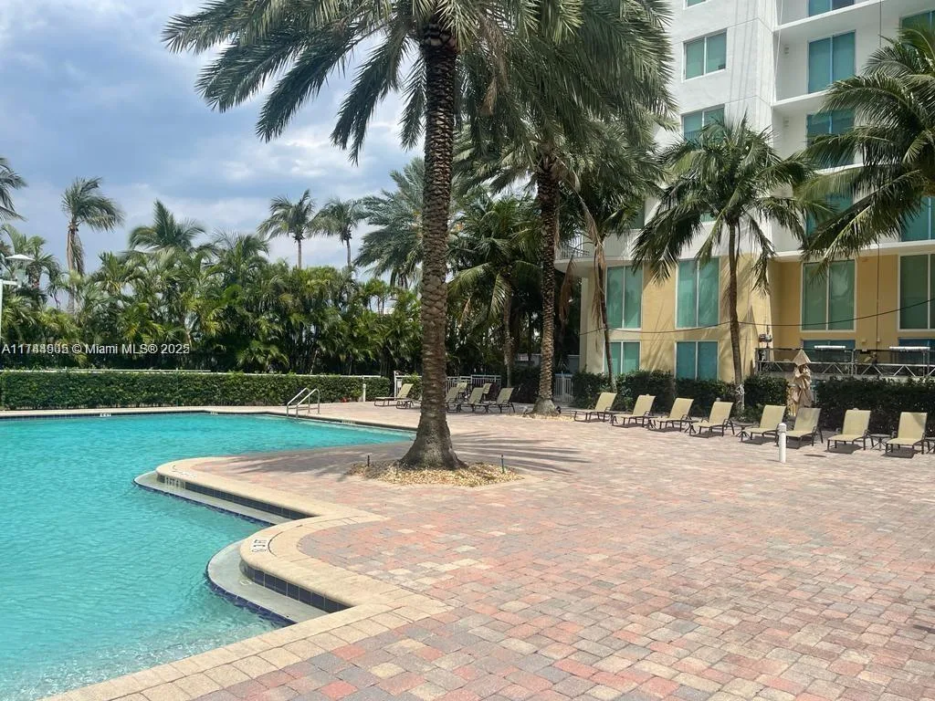 1755 E Hallandale Beach Blvd # MEZ7E, Hallandale Beach, FL 33009