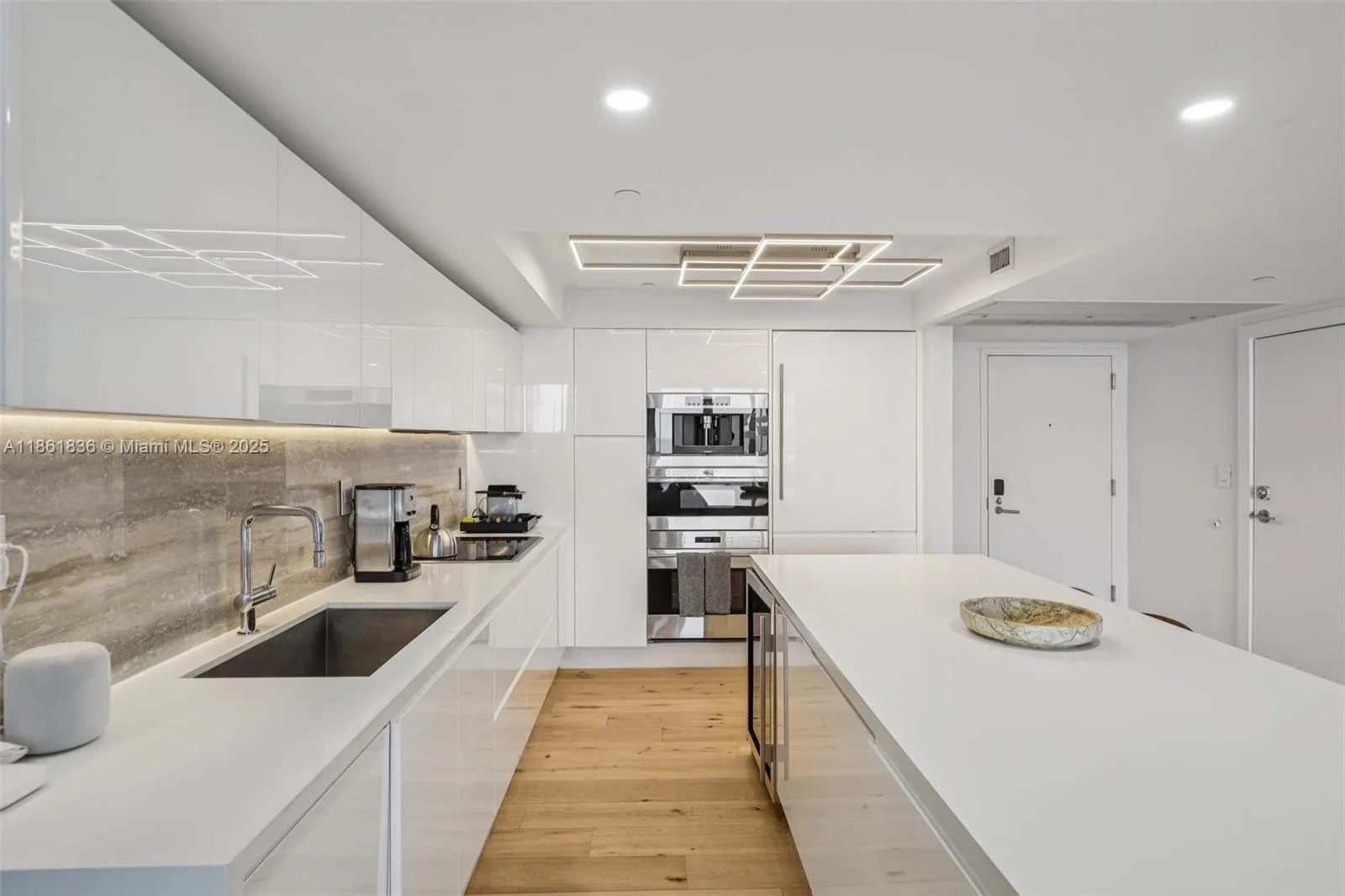 102 24th St # 1440, Miami Beach, FL 33139 photo 10