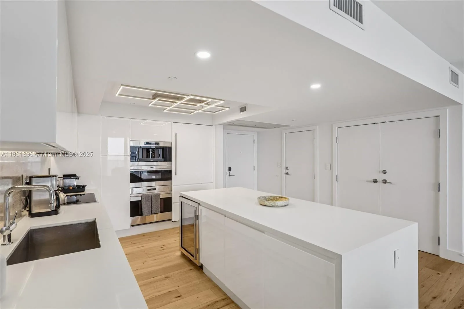 102 24th St # 1440, Miami Beach, FL 33139 photo 11