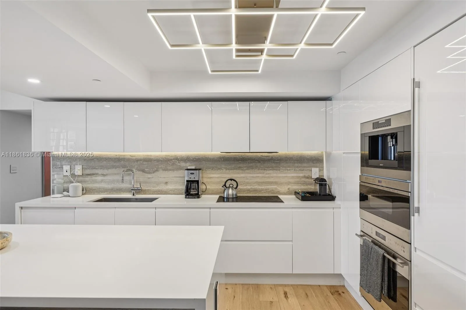 102 24th St # 1440, Miami Beach, FL 33139 photo 12