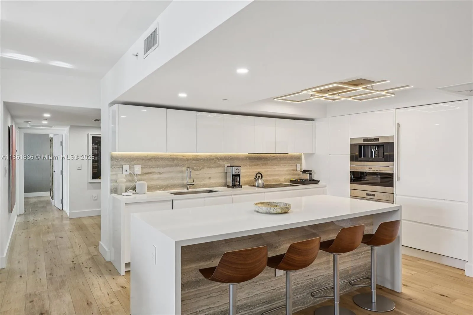 102 24th St # 1440, Miami Beach, FL 33139 photo 13