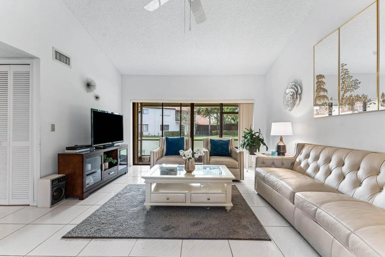 10 Via De Casas Sur # 104, Boynton Beach, FL 33426