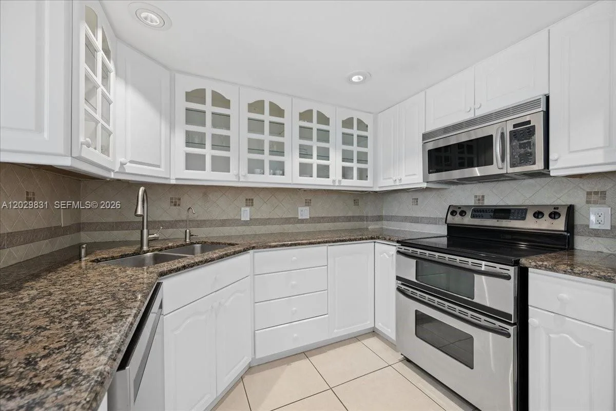 199 Ocean Lane Dr # 911, Key Biscayne, FL 33149 photo 9
