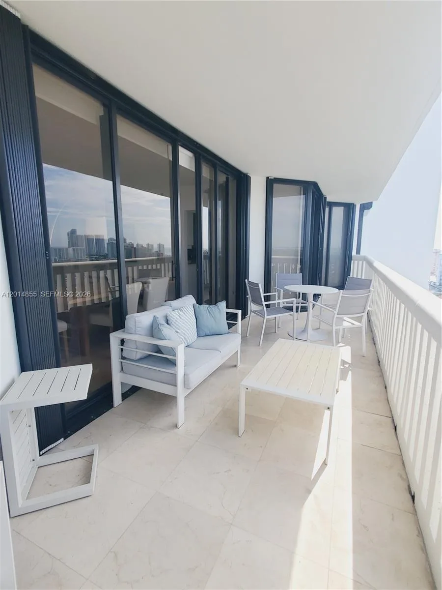 2000 Island Blvd # 2703, Aventura, FL 33160 photo 11
