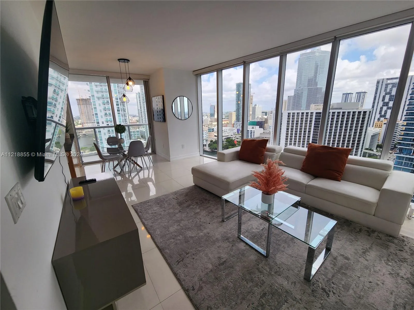 485 Brickell Ave # 2504, Miami, FL 33131 photo 2