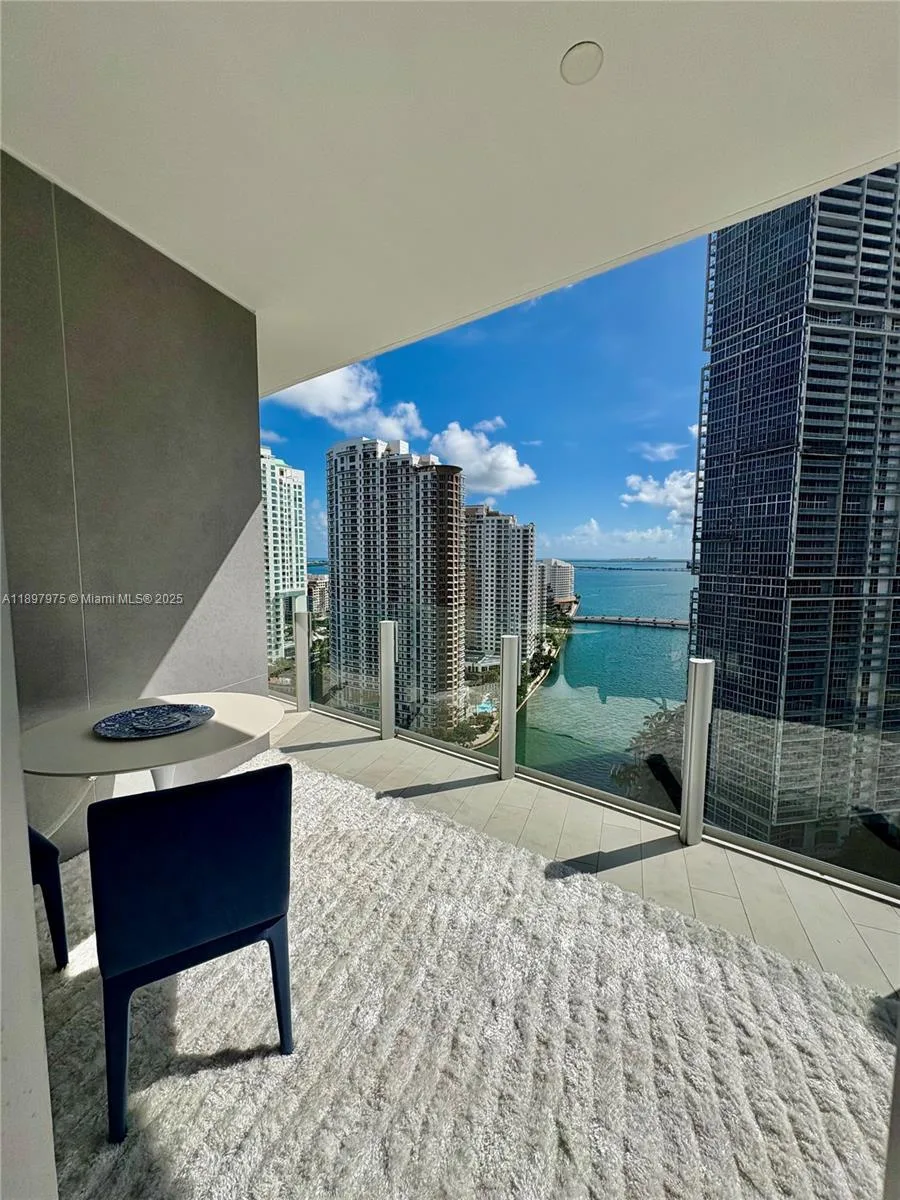 300 Biscayne Blvd Way # 2306, Miami, FL 33131 photo 2