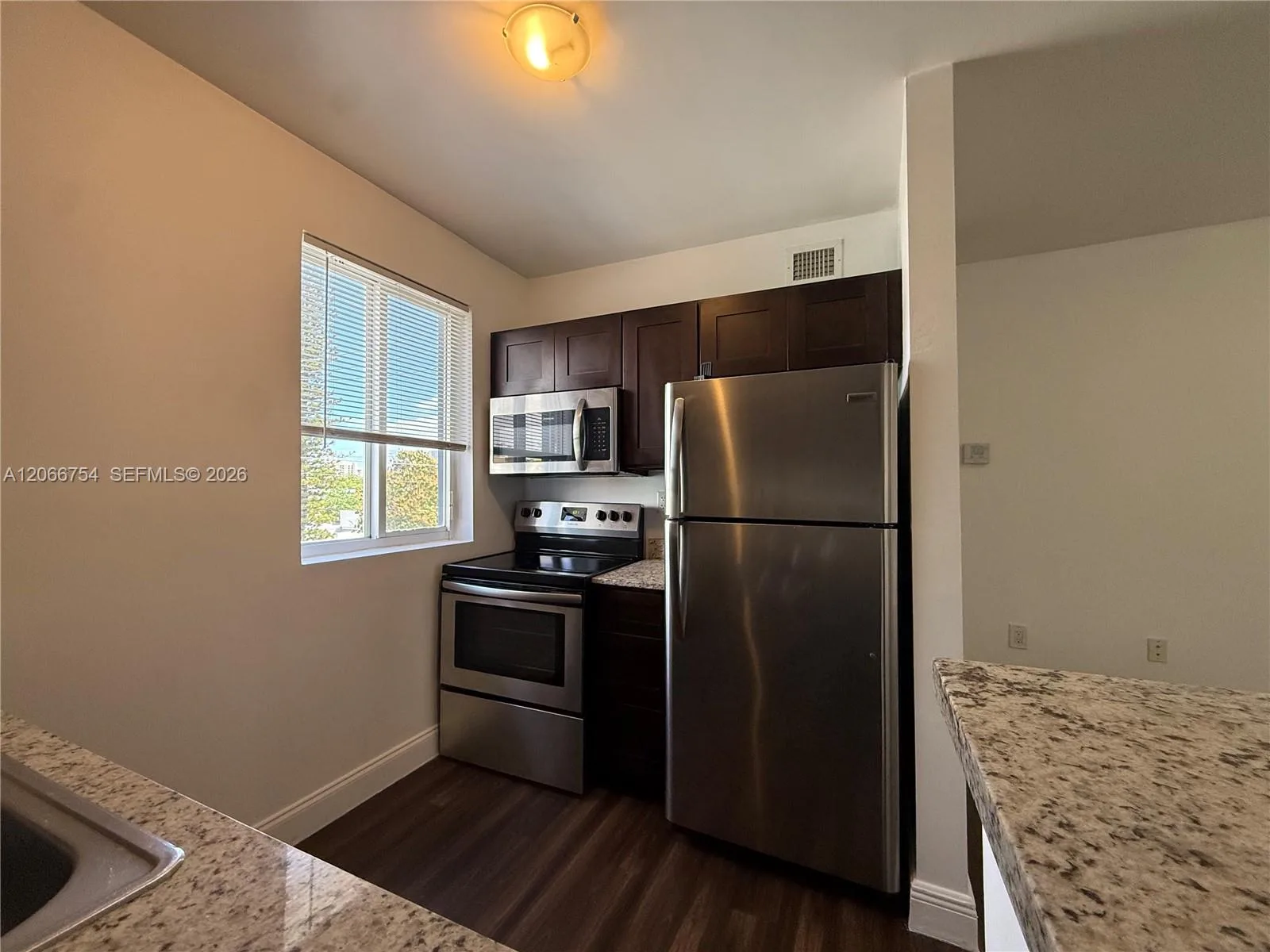 540 NW 7th St # 35, Miami, FL 33136 photo 4