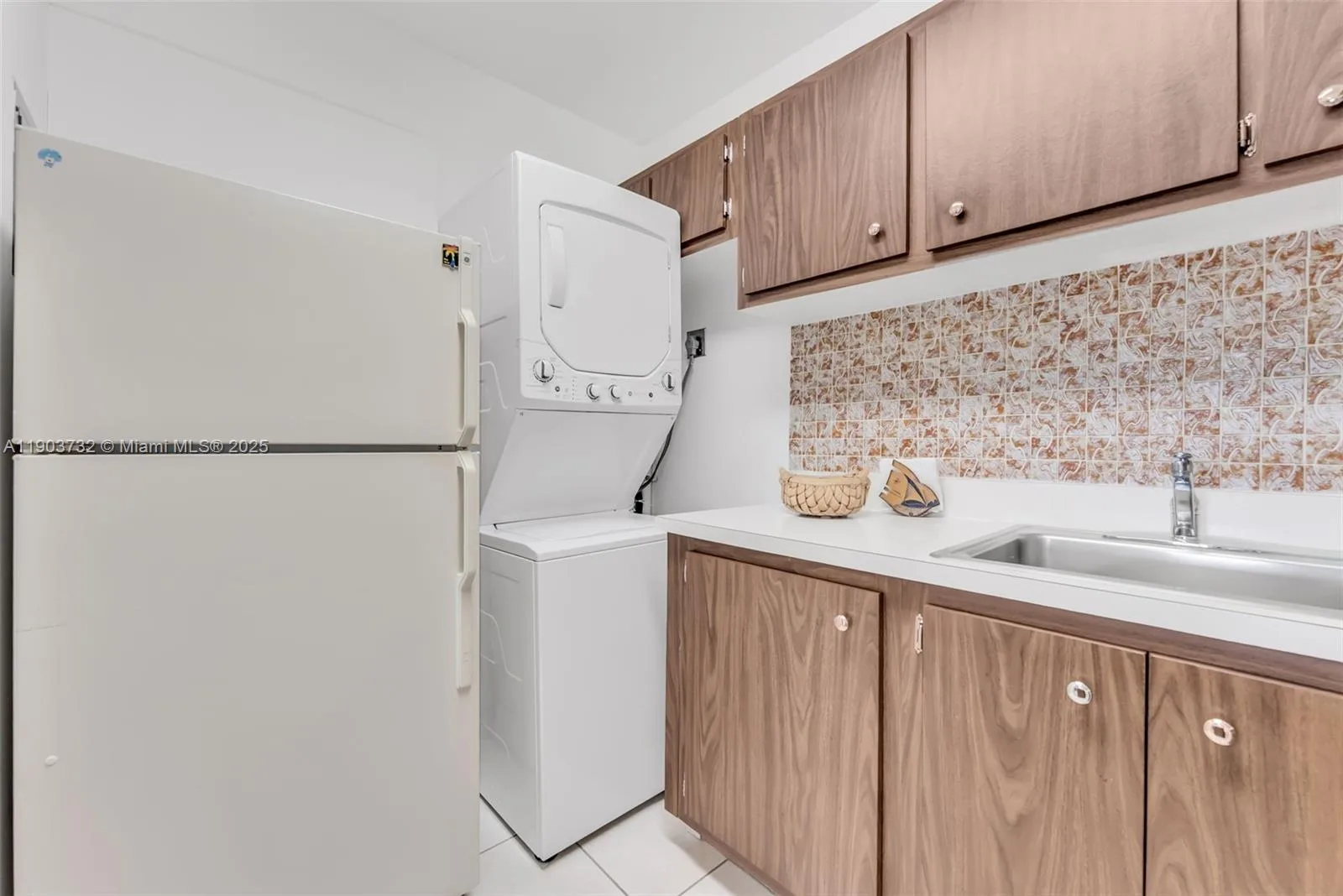 3661 SW 9th Ter # 402, Miami, FL 33135 photo 5