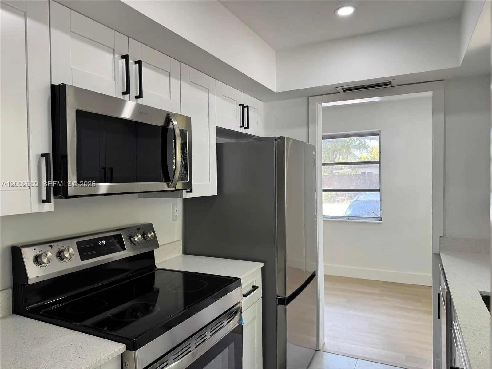 890 SW 28th St # 1, Fort Lauderdale, FL 33315 photo 2