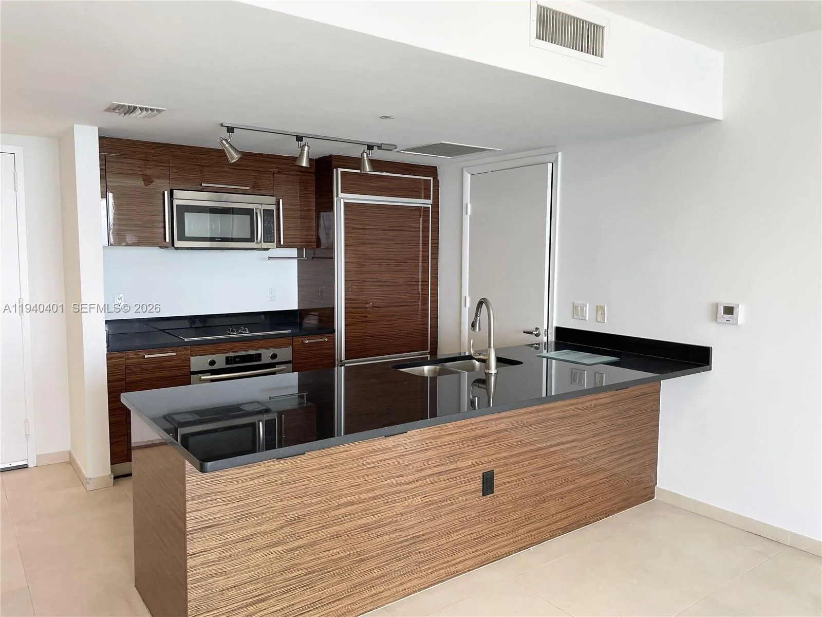 50 Biscayne Blvd # 2008, Miami, FL 33132 photo 4
