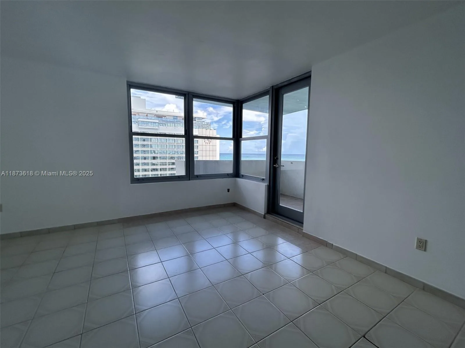 2899 Collins Ave # 1121, Miami Beach, FL 33140 photo 11