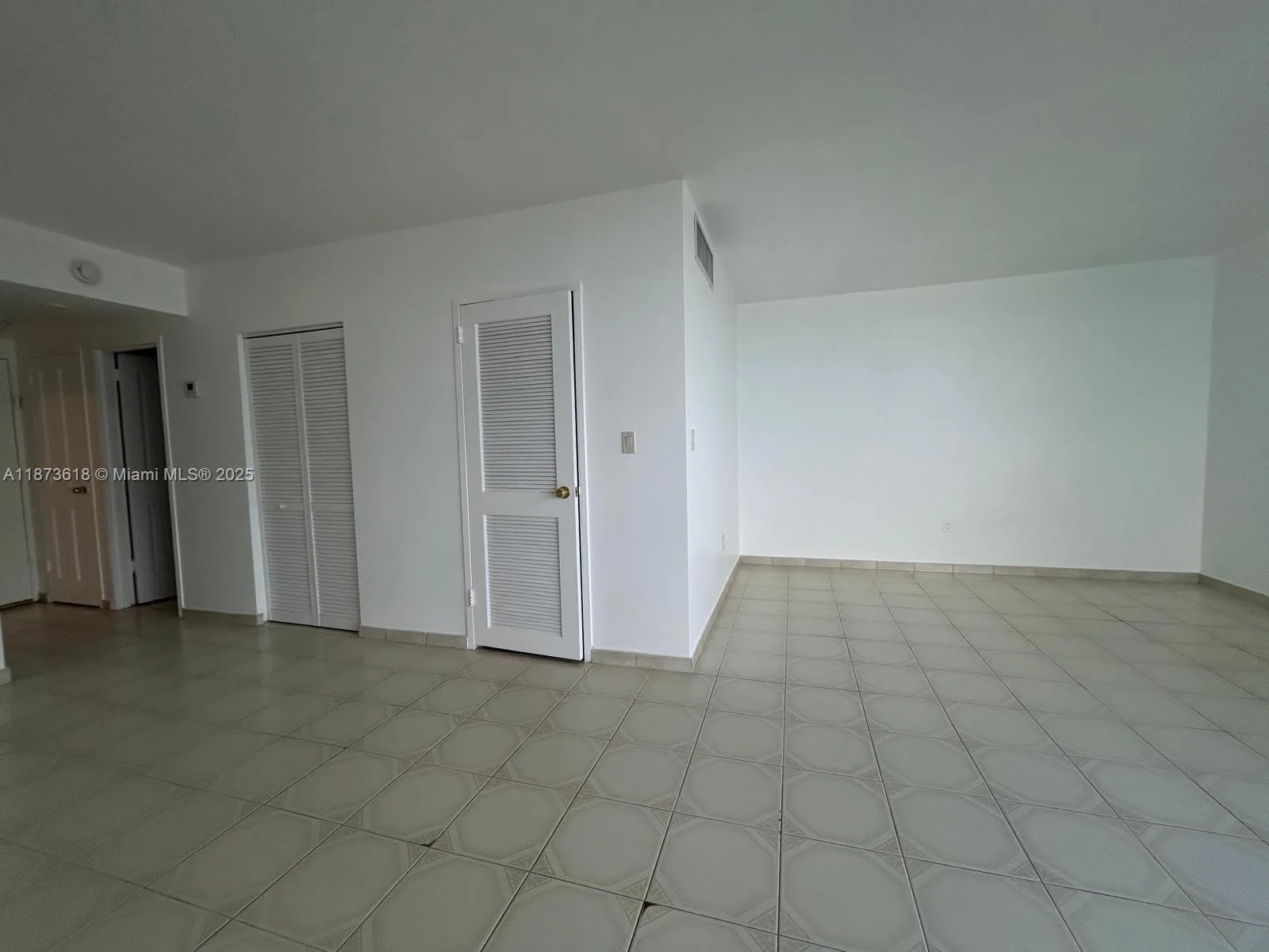 2899 Collins Ave # 1121, Miami Beach, FL 33140 photo 13