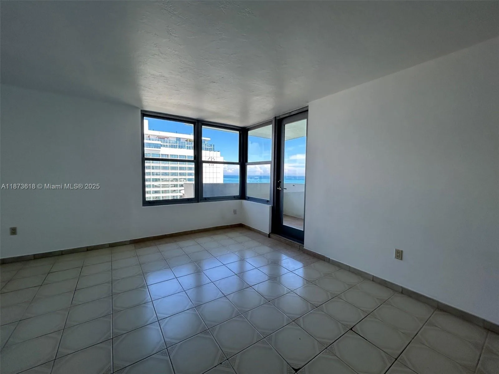 2899 Collins Ave # 1121, Miami Beach, FL 33140 photo 9