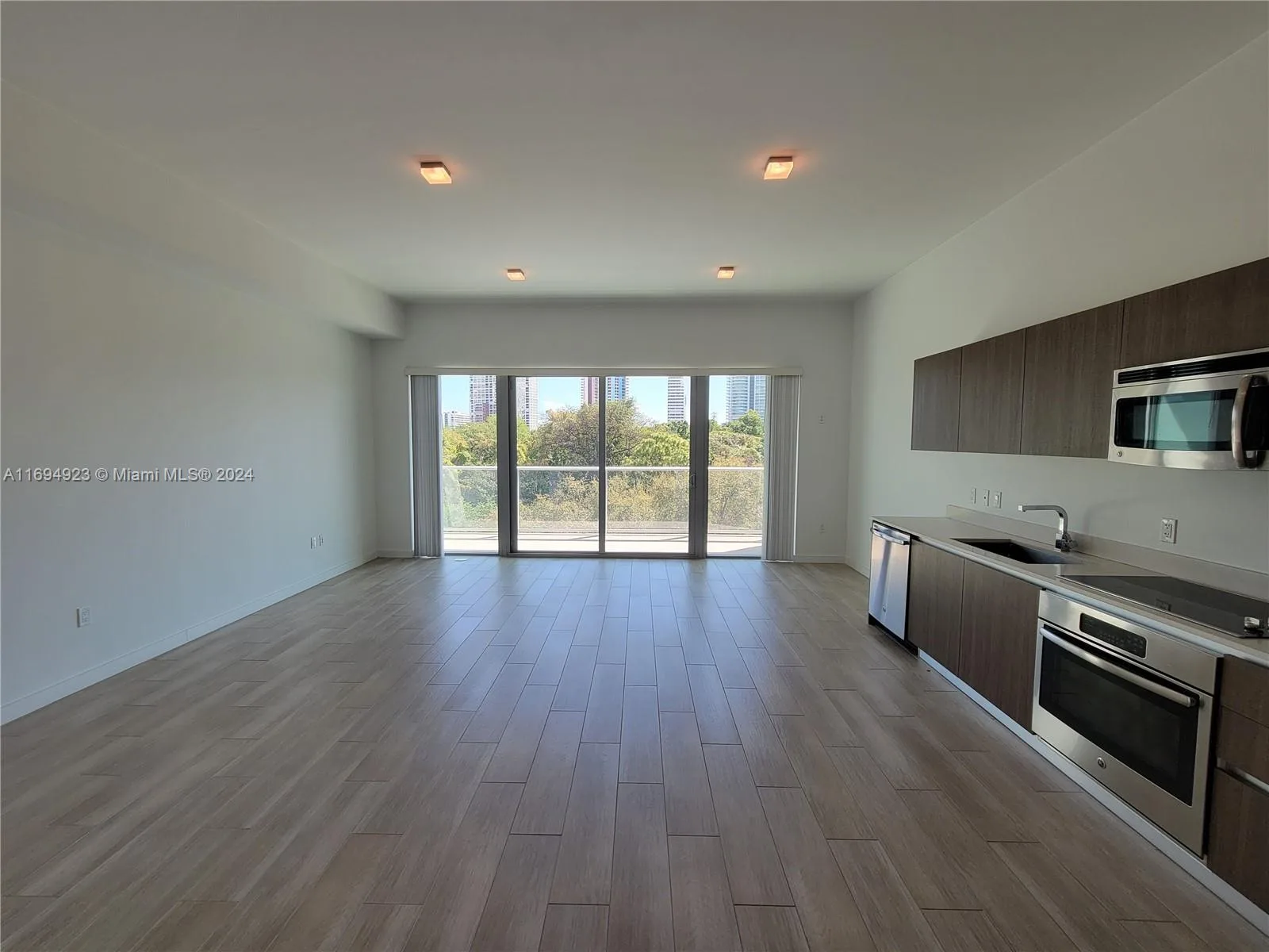 1600 SW 1 Ave # 411, Miami, FL 33129 photo 3
