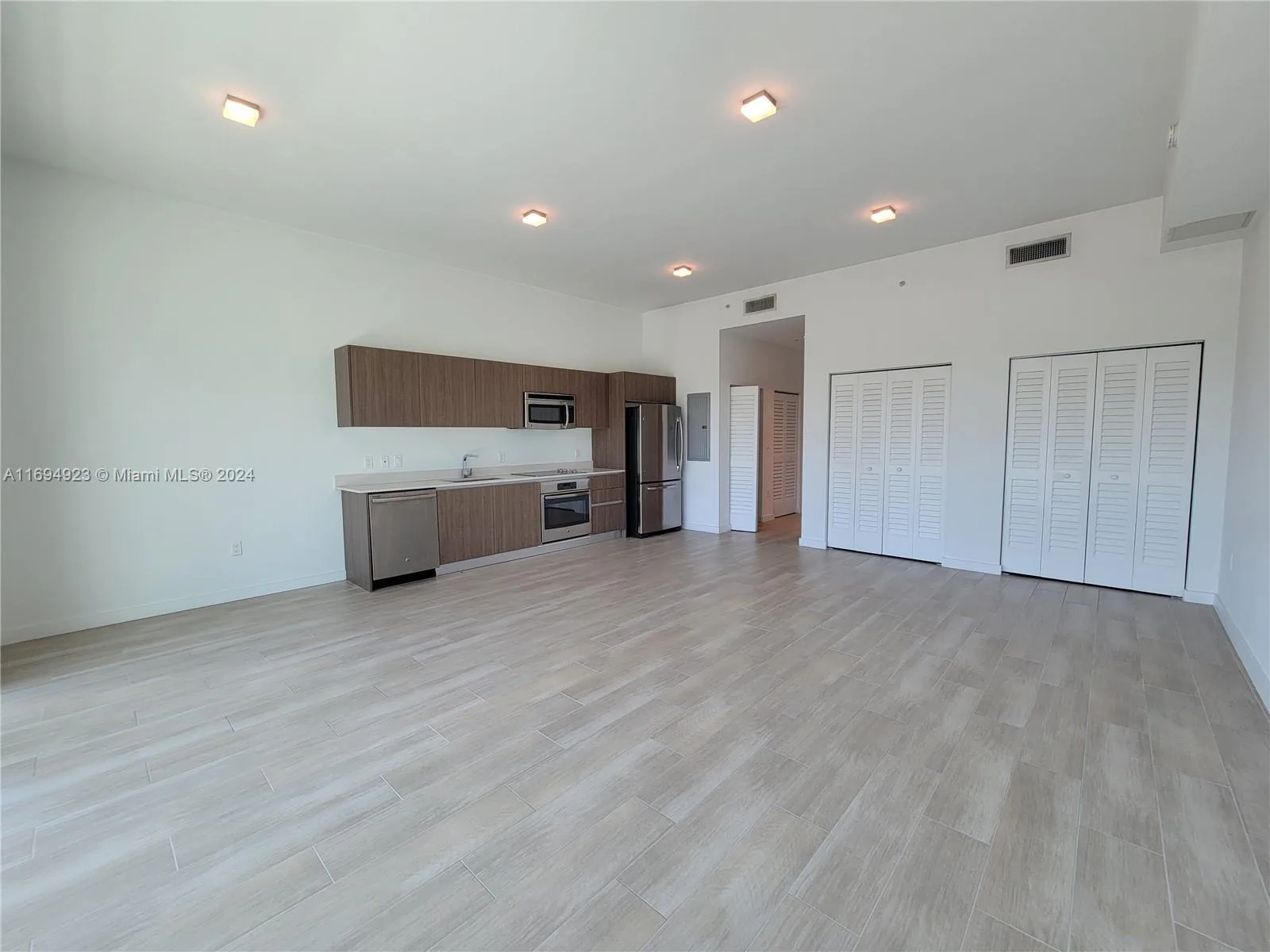 1600 SW 1 Ave # 411, Miami, FL 33129 photo 4