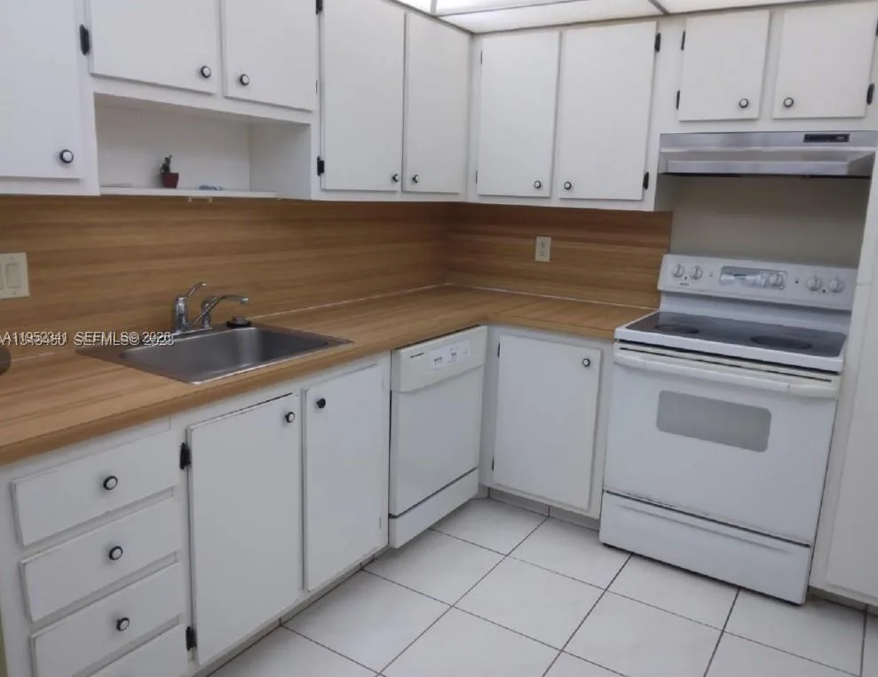 1300 Saint Charles Pl # PH15, Pembroke Pines, FL 33026 photo 3