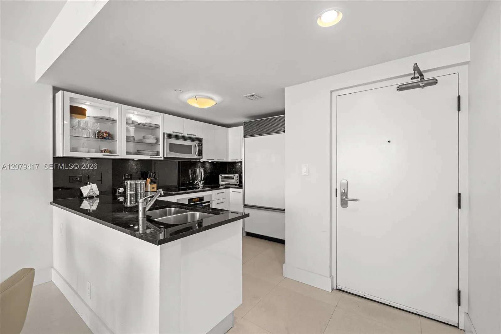 6801 Collins Ave # 1401, Miami Beach, FL 33141 photo 2