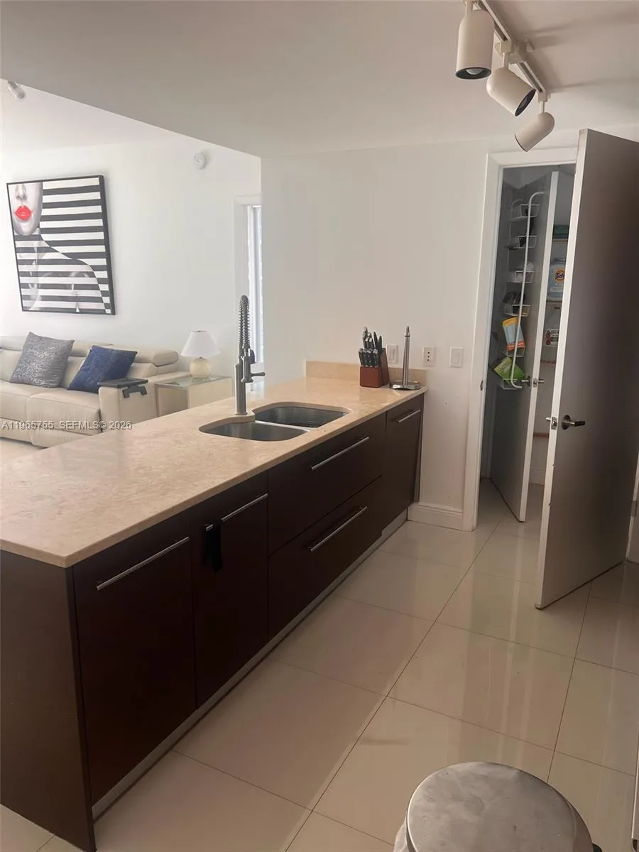 475 Brickell Ave # 3613, Miami, FL 33131 photo 3