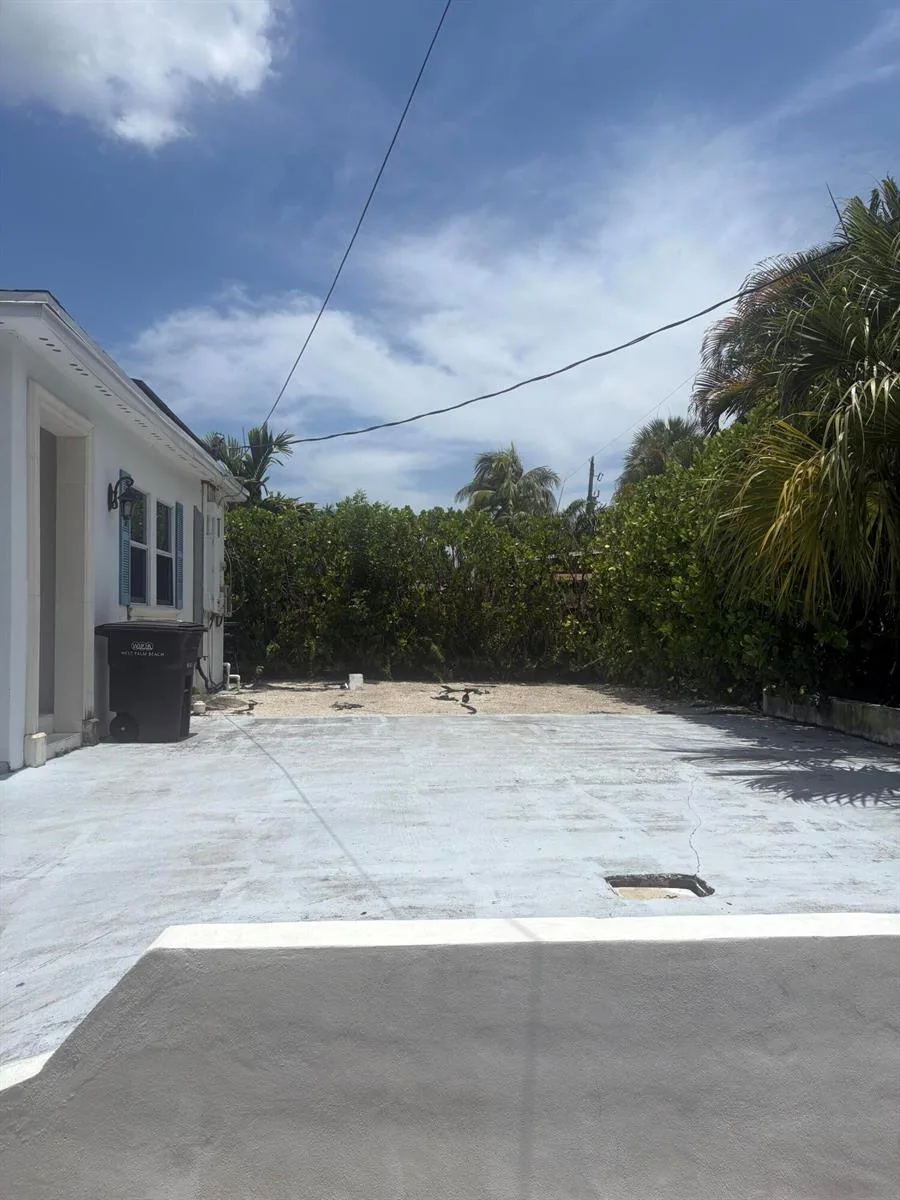 630 CLAREMORE Drive, West Palm Beach, FL 33401 photo 2