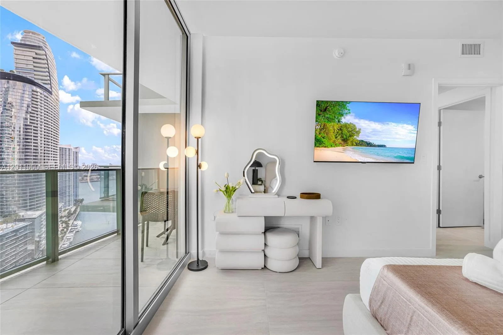 77 SE 5TH ST # 3305, Miami, FL 33131 photo 4