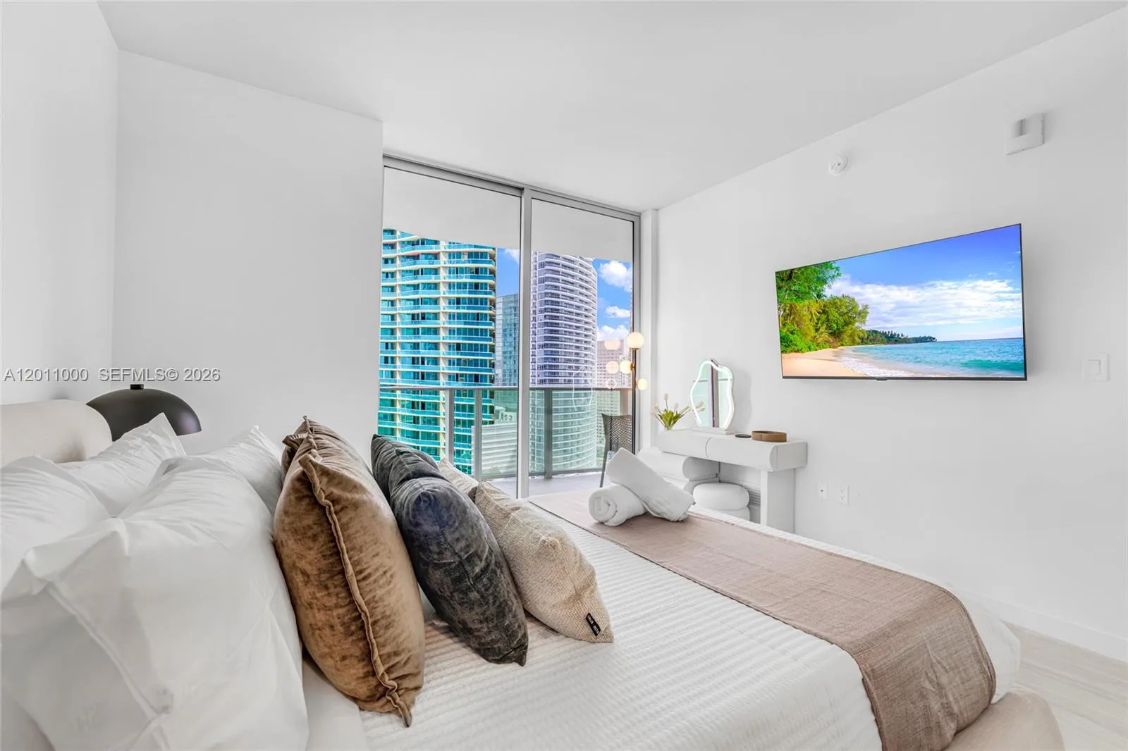 77 SE 5TH ST # 3305, Miami, FL 33131 photo 7