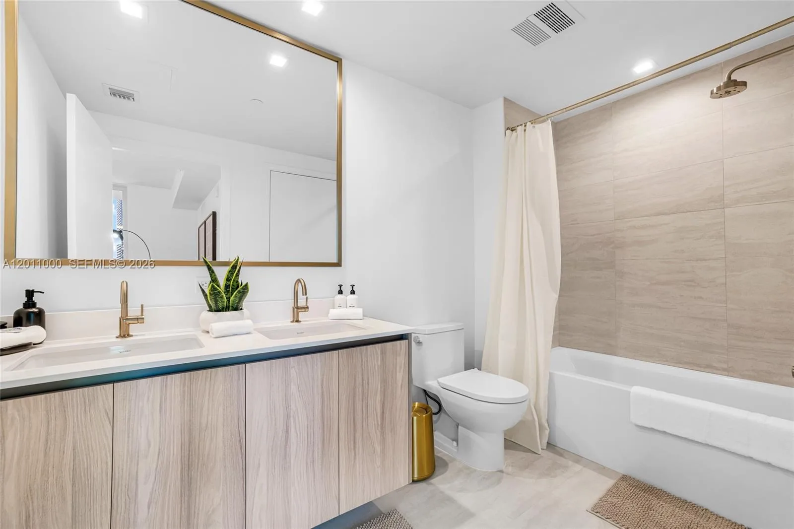 77 SE 5TH ST # 3305, Miami, FL 33131 photo 9